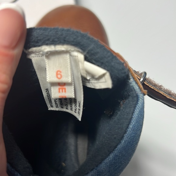 Children’s Boots Size 6 (Toddlers) - Picture 2 of 2